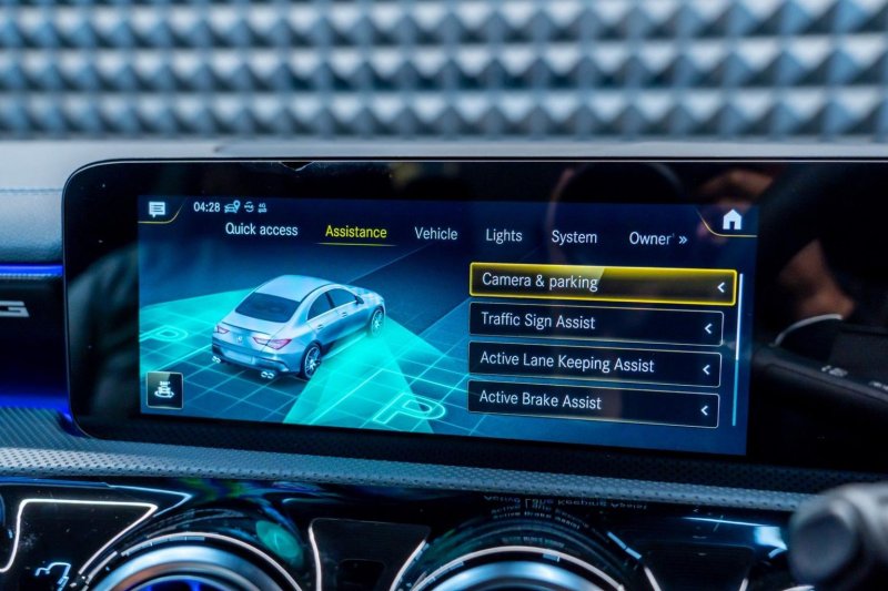 MERCEDES-BENZ CLA
