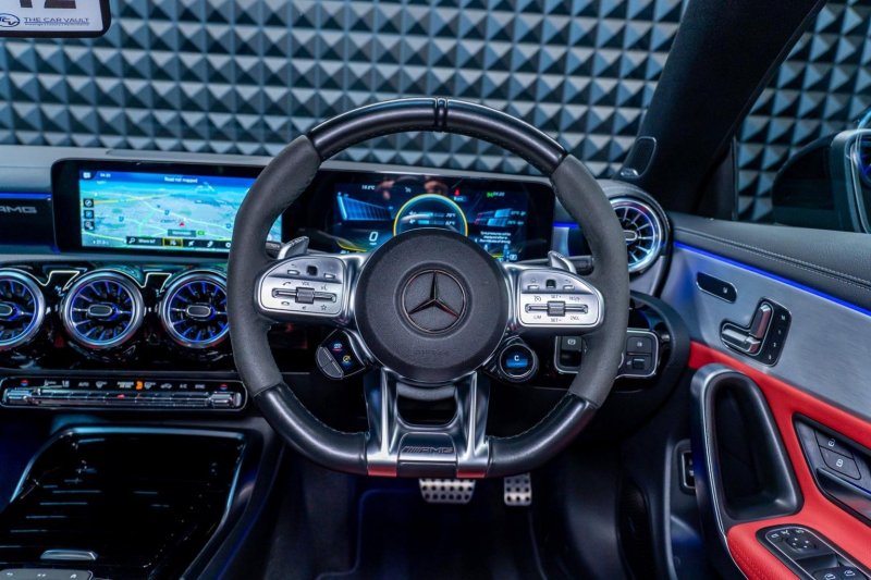 MERCEDES-BENZ CLA