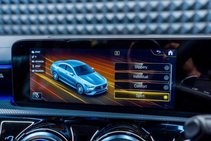 MERCEDES-BENZ CLA