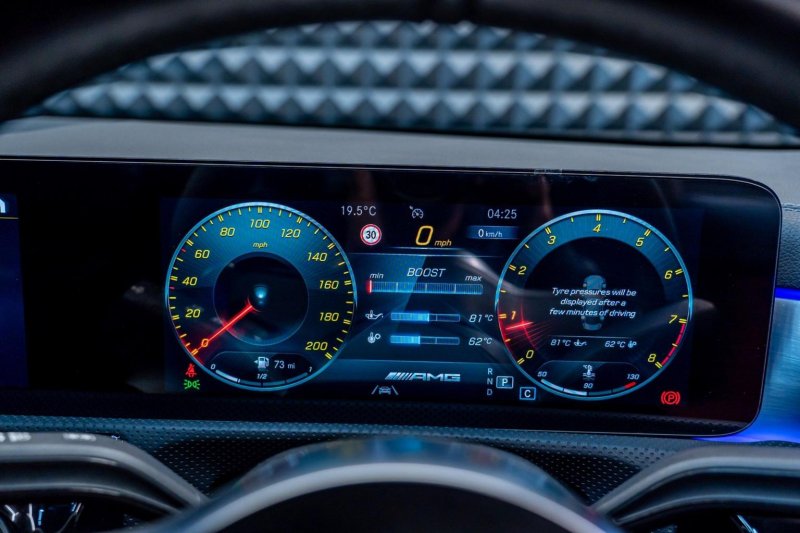 MERCEDES-BENZ CLA