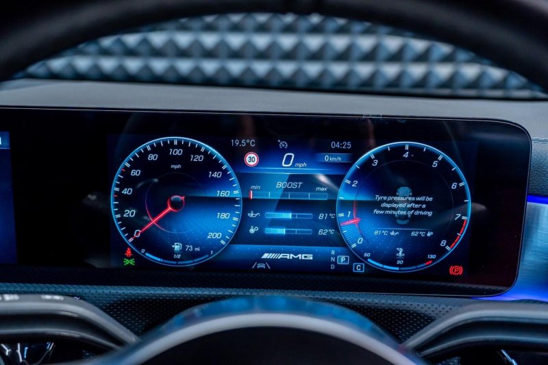 MERCEDES-BENZ CLA