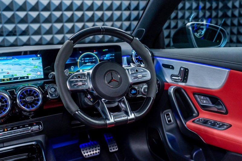 MERCEDES-BENZ CLA