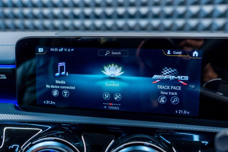 MERCEDES-BENZ CLA
