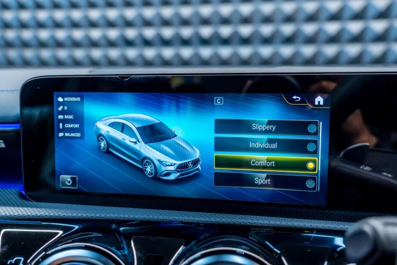 MERCEDES-BENZ CLA