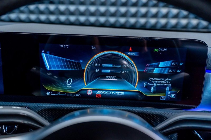 MERCEDES-BENZ CLA