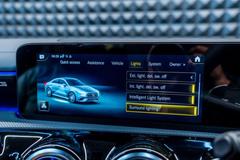 MERCEDES-BENZ CLA