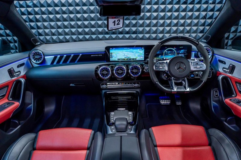 MERCEDES-BENZ CLA