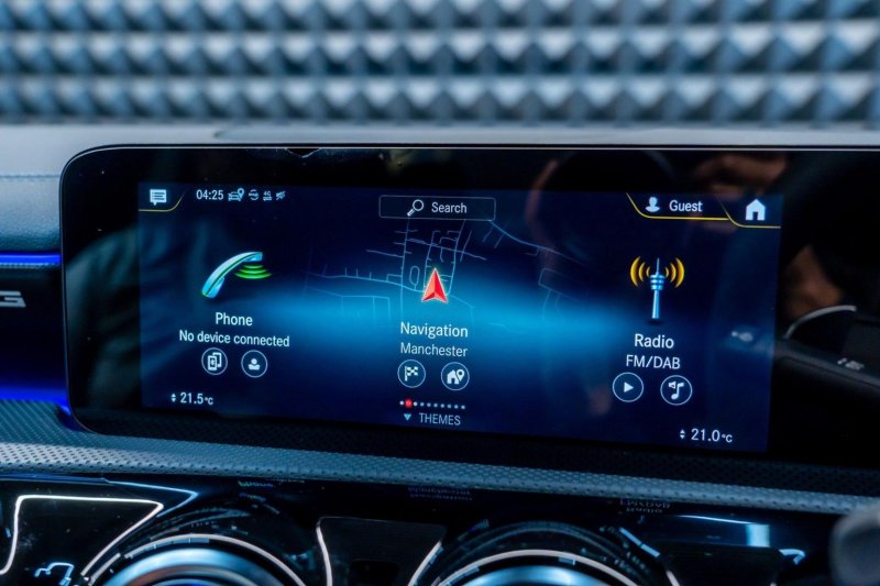 MERCEDES-BENZ CLA