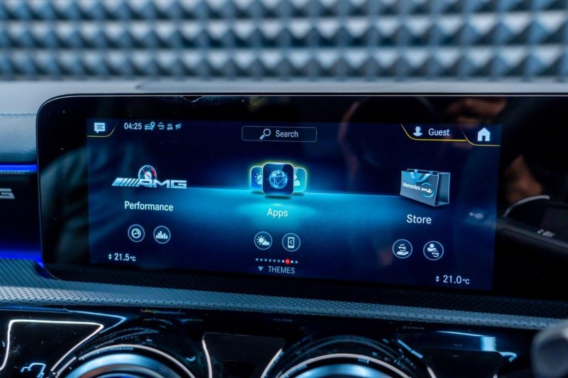 MERCEDES-BENZ CLA