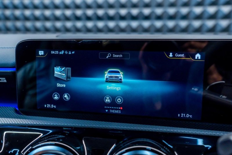 MERCEDES-BENZ CLA