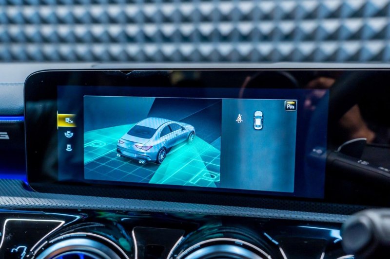 MERCEDES-BENZ CLA